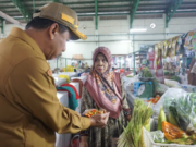 Sekda Kukar Sidak Pasar Tradisional Jelang Idul Fitri