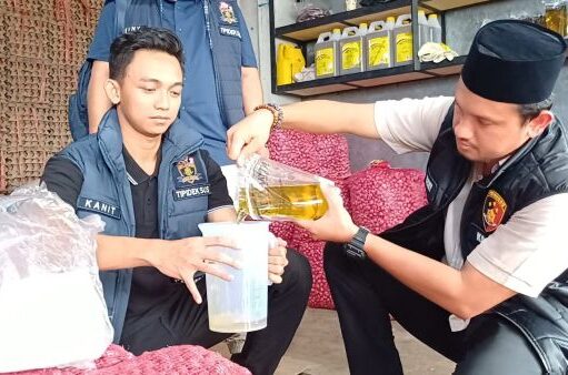 Satgas Pangan Polresta Samarinda Sidak Distribusi Minyak Kita