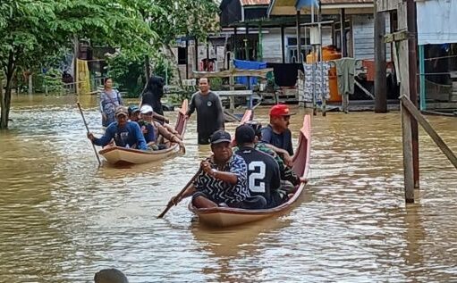Bupati Kukar Tinjau Desa Terdampak Banjir di Loa Kulu