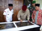 Warga Gembira Bupati Resmikan Kantor Desa Kahala