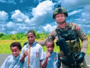 Satgas Ops Damai Cartenz 2025 Bawa Pesan Damai Sapa Anak-anak Sekolah di Nduga