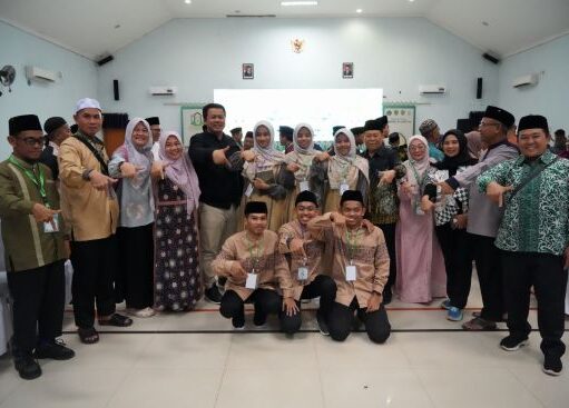 Pemkab Kukar Serahkan Piala Bergilir MTQ Tingkat Provinsi