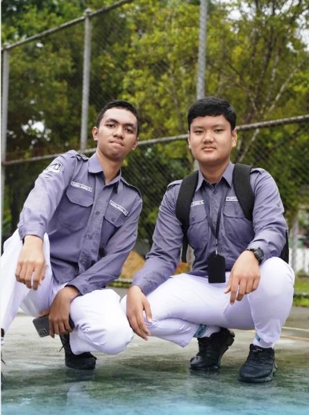 Arjuna (kanan) dan Tristan (kiri) Duo membanggakan. Dua siswa SMAN 1 Sangatta Utara, Tristan (kiri) dan Arjuna (kanan) sedang mengukir prestasi untuk Kalimantan Timur di kencah nasional.