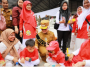 Dari Nyanyian Riang hingga Komitmen Neni Cegah Stunting pada Pesta Merah Putih Anak PAUD