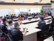 Mahasiswa ITK Bedah Aplikasi Pemerintahan Digital Kunjungan ini tidak hanya memberikan wawasan bagi mahasiswa mengenai implementasi teknologi informasi di pemerintahan, tetapi juga membuka peluang kolaborasi penelitian, magang, hingga pengembangan aplikasi berbasis kebutuhan daerah (Foto: kaltimprov.go.id).