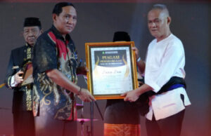 Aktivis Kebudayaan Kukar Terima Penghargaan