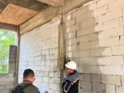 Jurusan Teknik Sipil POLNES Beri Pendampingan Pembangunan Kelas Baru SMKN 1 Tenggarong